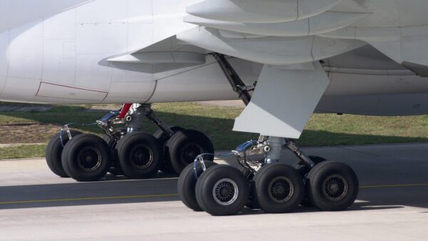 Aircraft Landing Gear Explained: Function, Types and Safety