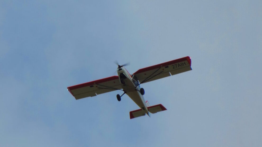 Aspect ratio comparison of aircraft wings showing long glider wings and short fighter jet wings