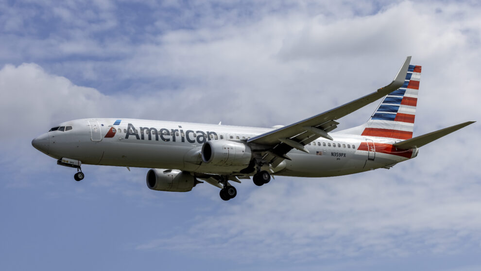 Boeing 737-800 Next Generation narrow-body airliner in flight