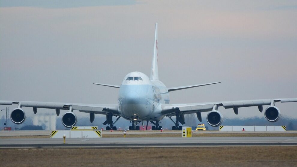 Boeing 757-300 Civil and Commercial Aircraft by Boeing Commercial Airplanes from United States — photo by Steve001